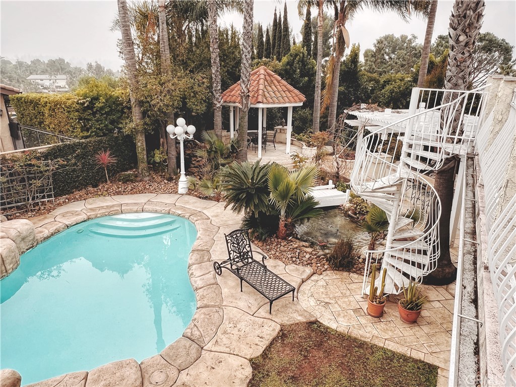 https://media.crmls.org/medias/7461ddcc-cb40-4075-be36-540d099e9bab.jpg?preset=X-Large