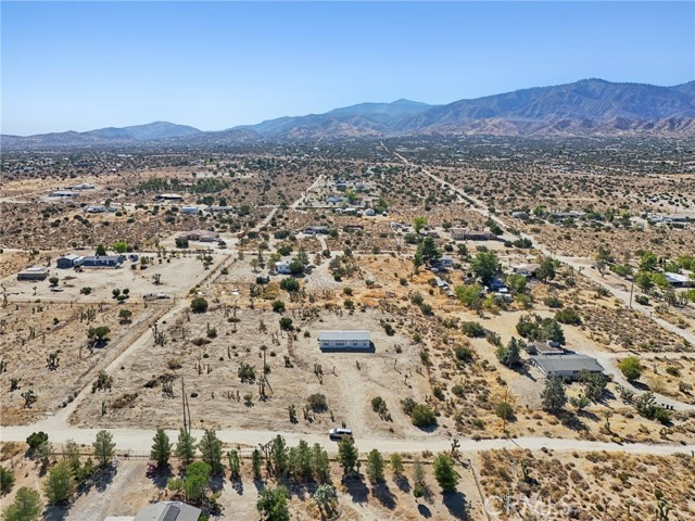 Detail Gallery Image 5 of 51 For 1375 Locust Rd, Pinon Hills,  CA 92372 - 4 Beds | 2 Baths