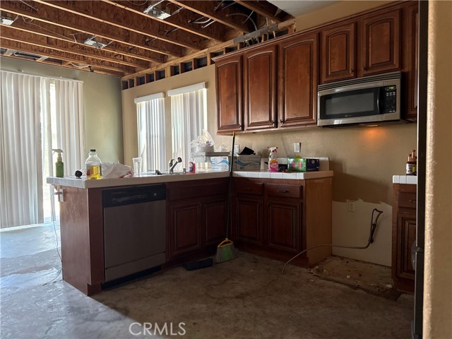 Detail Gallery Image 17 of 27 For 15111 Diamond Rd, Victorville,  CA 92394 - 4 Beds | 3 Baths