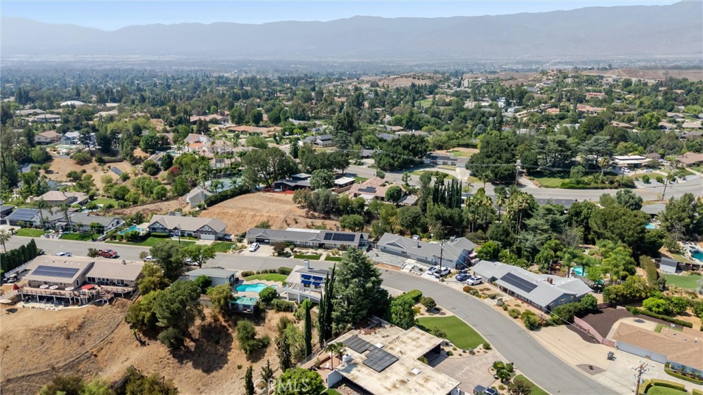 https://media.crmls.org/medias/7462b0e6-b510-4649-bfbb-8c709e3f5796.jpg?preset=X-Large