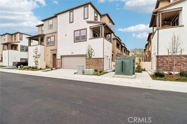 Detail Gallery Image 1 of 22 For 1541 Stratus Dr, Pomona,  CA 91768 - 2 Beds | 2/1 Baths