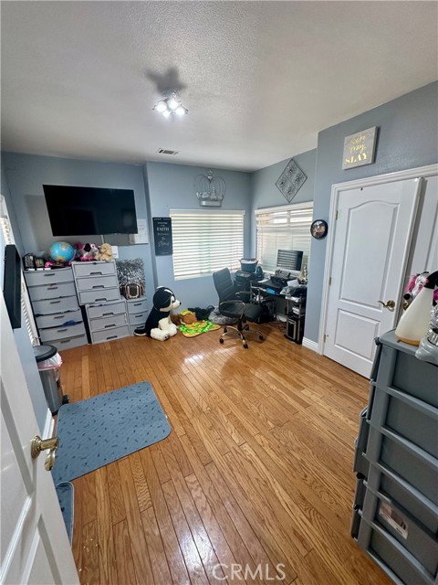 42500 20th Street West, Lancaster CA: https://media.crmls.org/medias/7463beae-c7aa-4f7d-a441-f060ebfce9b9.jpg