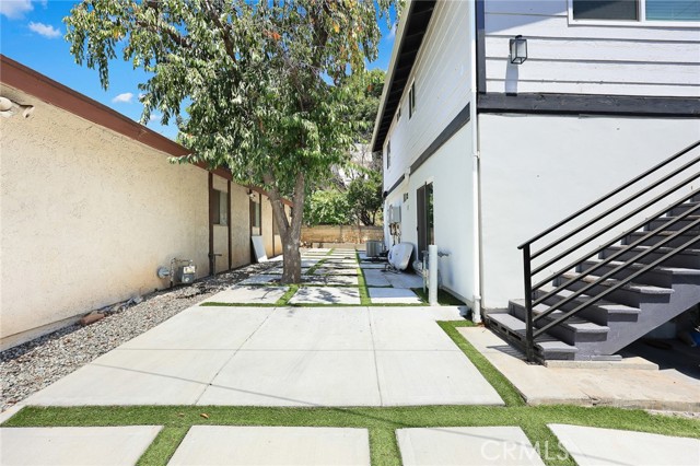 1385 N Marengo Avenue, Pasadena CA: https://media.crmls.org/medias/7464e37f-a000-4a24-9665-1bc723be5db9.jpg