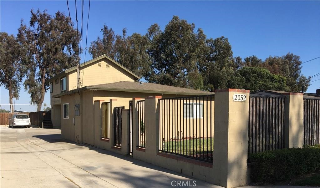 2052 Pomona Avenue, Costa Mesa, CA 92627