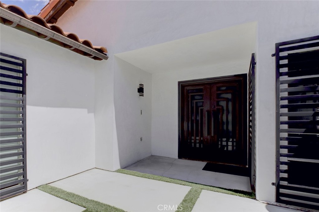 https://media.crmls.org/medias/74662ea9-eafa-4a31-98c3-5987cb2579a3.jpg?preset=X-Large