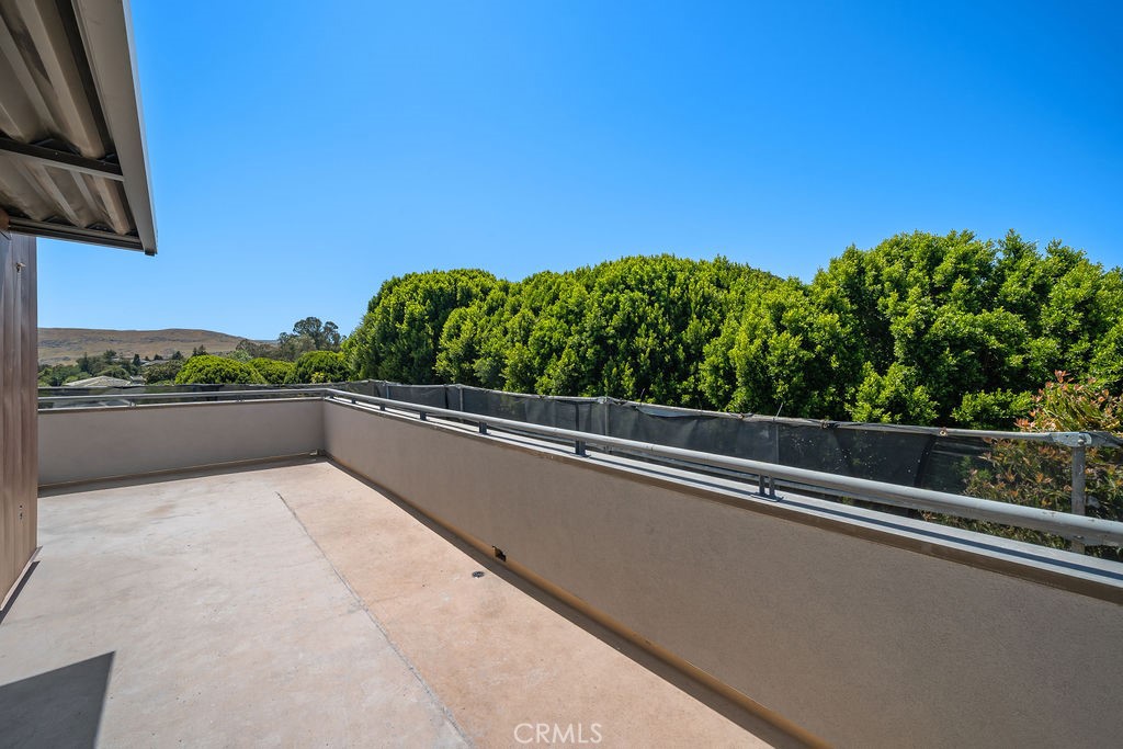 https://media.crmls.org/medias/746643f7-40d2-45a1-aae1-35fd1f945359.jpg?preset=X-Large