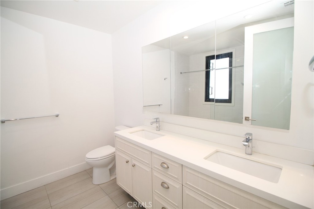 210 N Monterey St 404