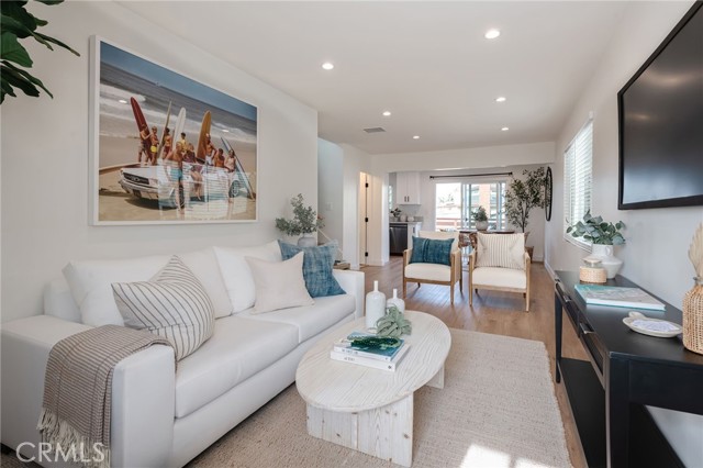 Detail Gallery Image 4 of 46 For 1713 Speyer Ln, Redondo Beach,  CA 90278 - 3 Beds | 2 Baths