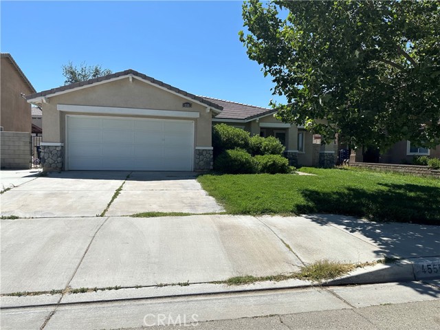 Detail Gallery Image 4 of 7 For 45559 Robinson Dr, Lancaster,  CA 93535 - 4 Beds | 2 Baths