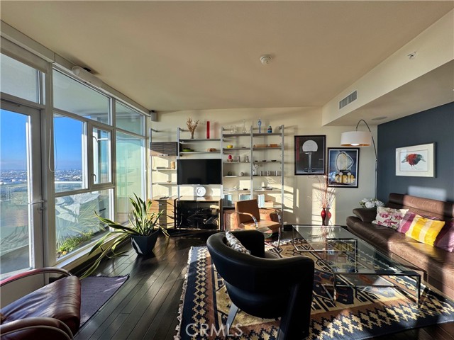 Detail Gallery Image 3 of 39 For 400 W Ocean, Long Beach,  CA 90802 - 2 Beds | 2 Baths