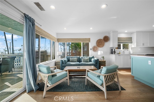 Detail Gallery Image 36 of 56 For 700 E Oceanfront, Newport Beach,  CA 92661 - – Beds | – Baths