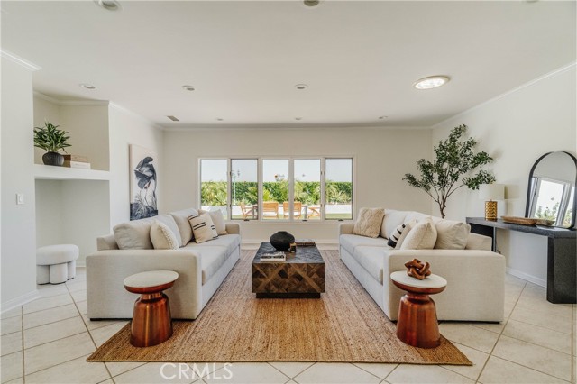 4935 Calvin Avenue, Tarzana CA: https://media.crmls.org/medias/74691e13-bb6e-4e7e-ac6f-92f93676af5a.jpg