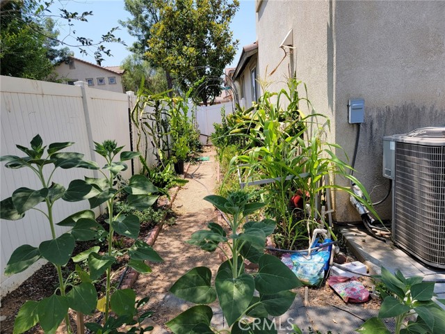 Detail Gallery Image 6 of 17 For 1662 Palermo Dr, Riverside,  CA 92507 - 3 Beds | 2/1 Baths