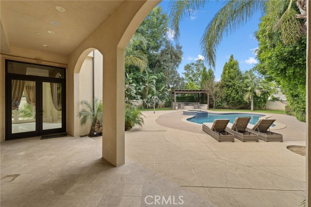 Detail Gallery Image 17 of 21 For 5667 Lubao St, Woodland Hills,  CA 91367 - 4 Beds | 5 Baths