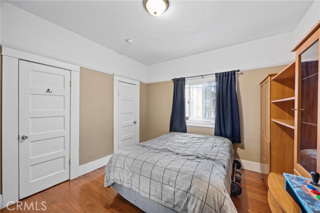 341 W 42nd St, Los Angeles CA: https://media.crmls.org/medias/746b8f48-d102-4aed-b28b-e11298064c38.jpg