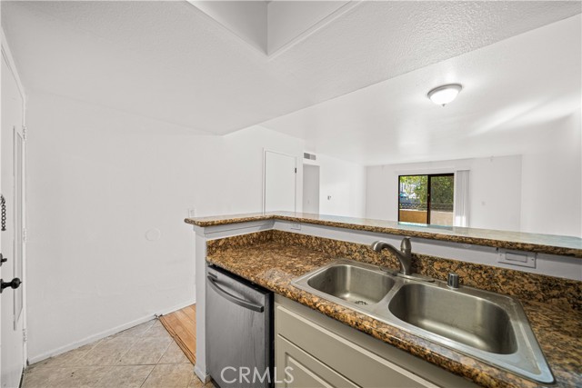 64 North Mar Vista Avenue, 103 photo 6