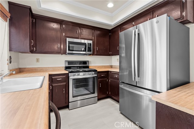 2324 El Rancho Circle, Hemet CA: https://media.crmls.org/medias/746e632e-54f2-4651-9594-c821efab2c38.jpg