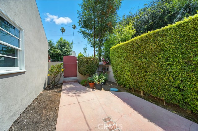 438 N Pasadena Avenue, Glendora CA: https://media.crmls.org/medias/746e9efb-e66e-476f-b732-75e5bc289563.jpg