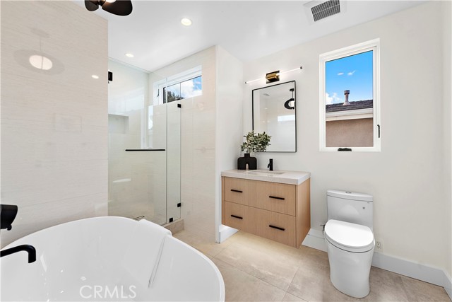Detail Gallery Image 10 of 16 For 602 1/2 Iris Ave, Corona Del Mar,  CA 92625 - 2 Beds | 2 Baths