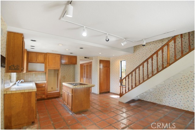 627 19th Street, Huntington Beach CA: https://media.crmls.org/medias/746f73b8-b92f-413b-af3b-1ca91cfad6d5.jpg