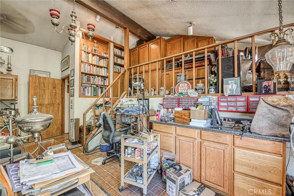 https://media.crmls.org/medias/7470e7cc-4dd7-4134-903f-71773c537f44.jpg?preset=X-Large
