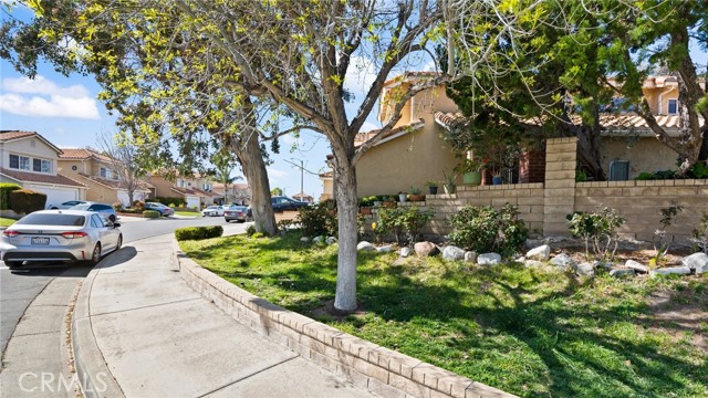 Detail Gallery Image 12 of 56 For 19765 Azure Field Dr, Newhall,  CA 91321 - 3 Beds | 2/1 Baths