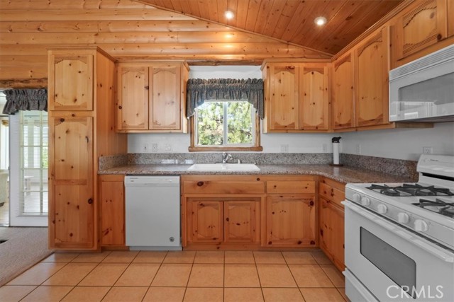 Detail Gallery Image 8 of 46 For 694 Butte Ave, Big Bear City,  CA 92314 - 4 Beds | 2/1 Baths