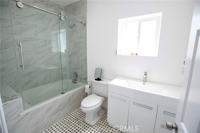 Detail Gallery Image 17 of 21 For 8322 Vista Del Rosa St, Downey,  CA 90240 - 5 Beds | 3 Baths