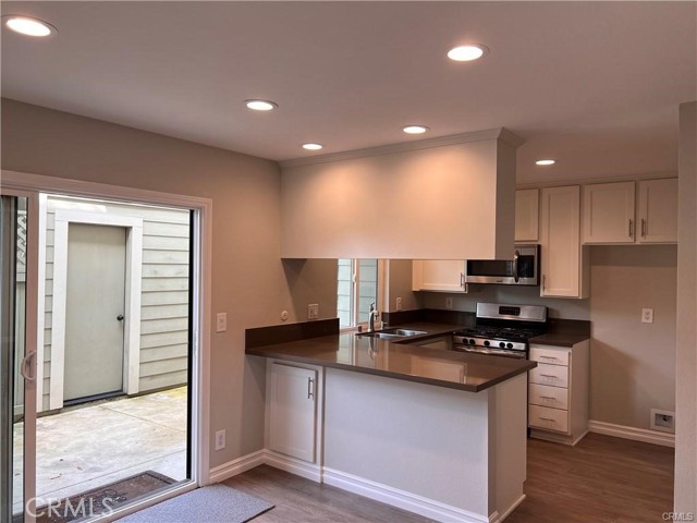 Detail Gallery Image 3 of 16 For 5 Moonrise Court, Newport Beach,  CA 92663 - 3 Beds | 2/1 Baths