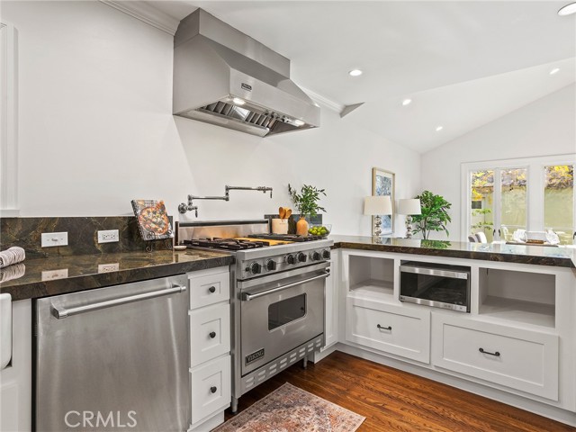 Detail Gallery Image 9 of 62 For 10404 Margate St, North Hollywood,  CA 91601 - 3 Beds | 2 Baths