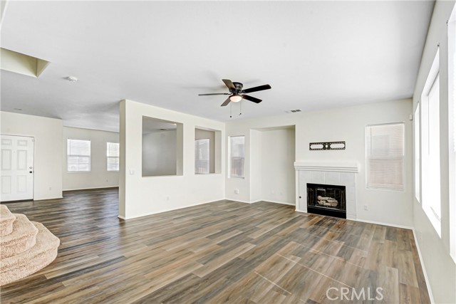 Detail Gallery Image 4 of 24 For 832 Melville, San Jacinto,  CA 92583 - 4 Beds | 2/1 Baths