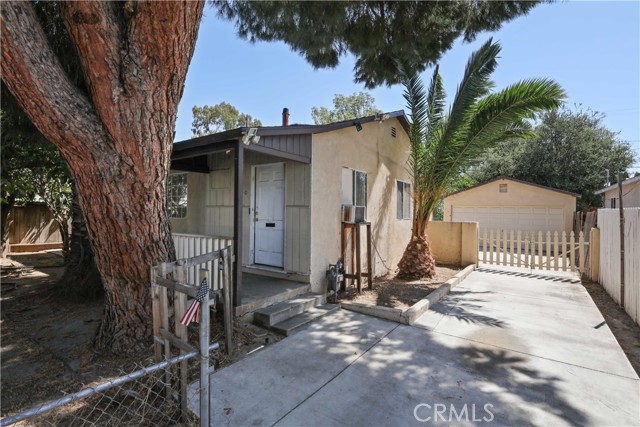 Detail Gallery Image 2 of 23 For 5940 Cedros Ave, Van Nuys,  CA 91411 - 2 Beds | 1 Baths