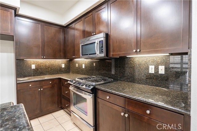 Detail Gallery Image 10 of 47 For 959 N Sunrise Ln a,  Azusa,  CA 91702 - 3 Beds | 2/1 Baths