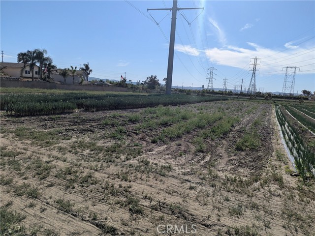 Detail Gallery Image 4 of 5 For 14000 San Antonio, Chino,  CA 91710 - – Beds | – Baths