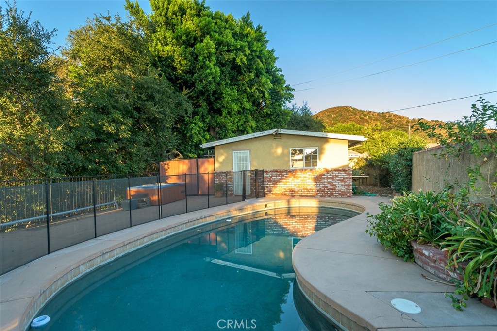 7475D935 C3B3 4297 A40C 6A8686B1E4D8 6237 Gyral Drive, Tujunga, Ca 91042 &Lt;Span Style='BackgroundColor:transparent;Padding:0Px;'&Gt; &Lt;Small&Gt; &Lt;I&Gt; &Lt;/I&Gt; &Lt;/Small&Gt;&Lt;/Span&Gt;