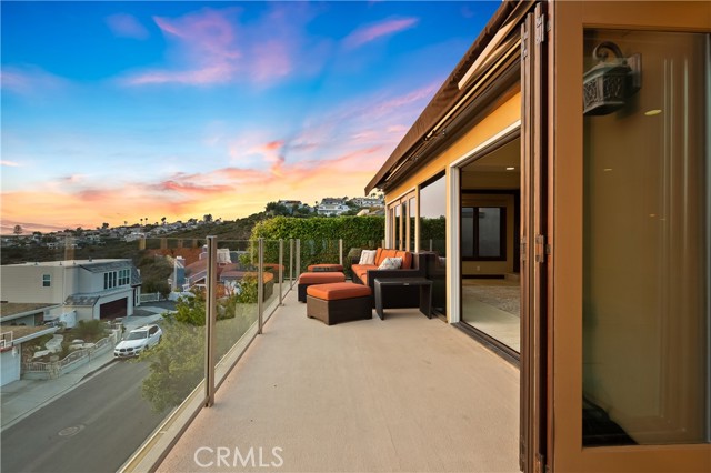 Detail Gallery Image 13 of 59 For 733 Pelican Dr, Laguna Beach,  CA 92651 - 3 Beds | 2/1 Baths