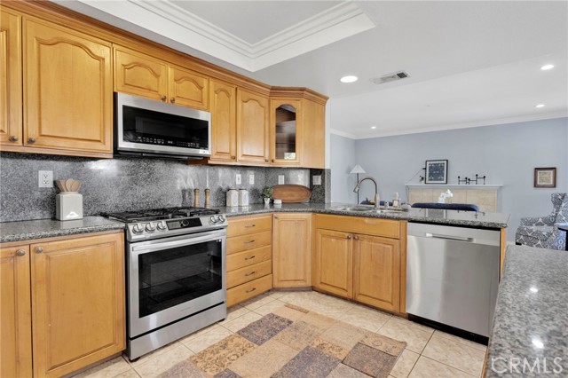 Detail Gallery Image 9 of 39 For 7656 Evergreen Ln, Fontana,  CA 92336 - 4 Beds | 2/1 Baths