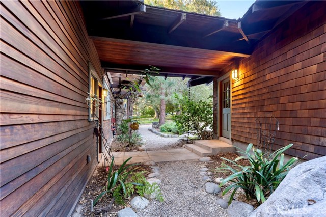 Detail Gallery Image 17 of 74 For 354 N Canon Ave, Sierra Madre,  CA 91024 - 4 Beds | 3/1 Baths