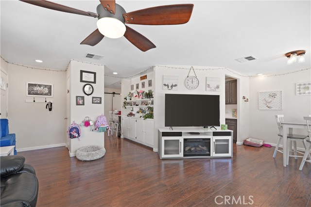 23011 Big Tee Drive, Canyon Lake CA: https://media.crmls.org/medias/7478828c-6828-4ae3-a039-5d9ce682d00b.jpg