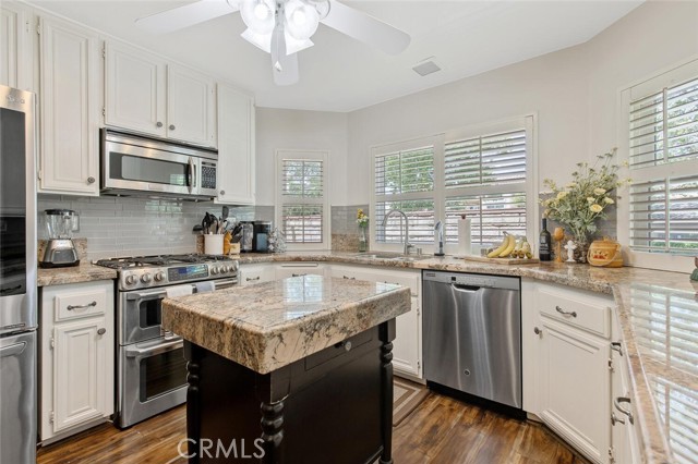 Detail Gallery Image 12 of 26 For 26179 Las Lanas Ct, Valencia,  CA 91355 - 2 Beds | 2 Baths