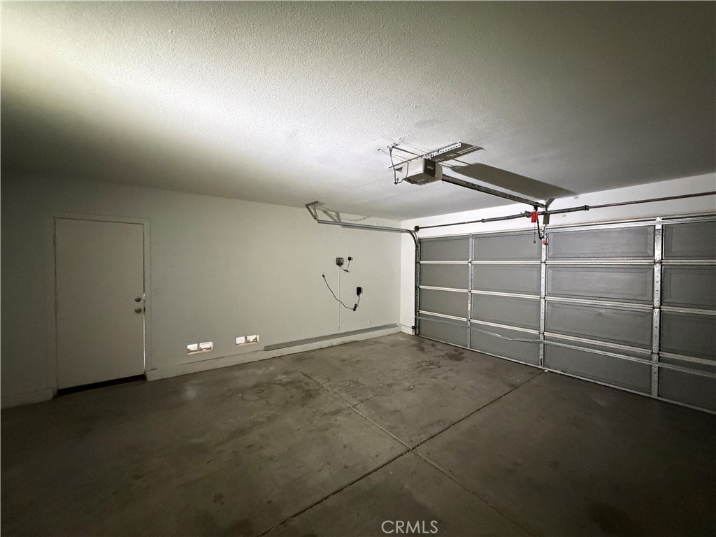 https://media.crmls.org/medias/747a7232-46d8-4b47-8033-e2b58694d441.jpg?preset=X-Large