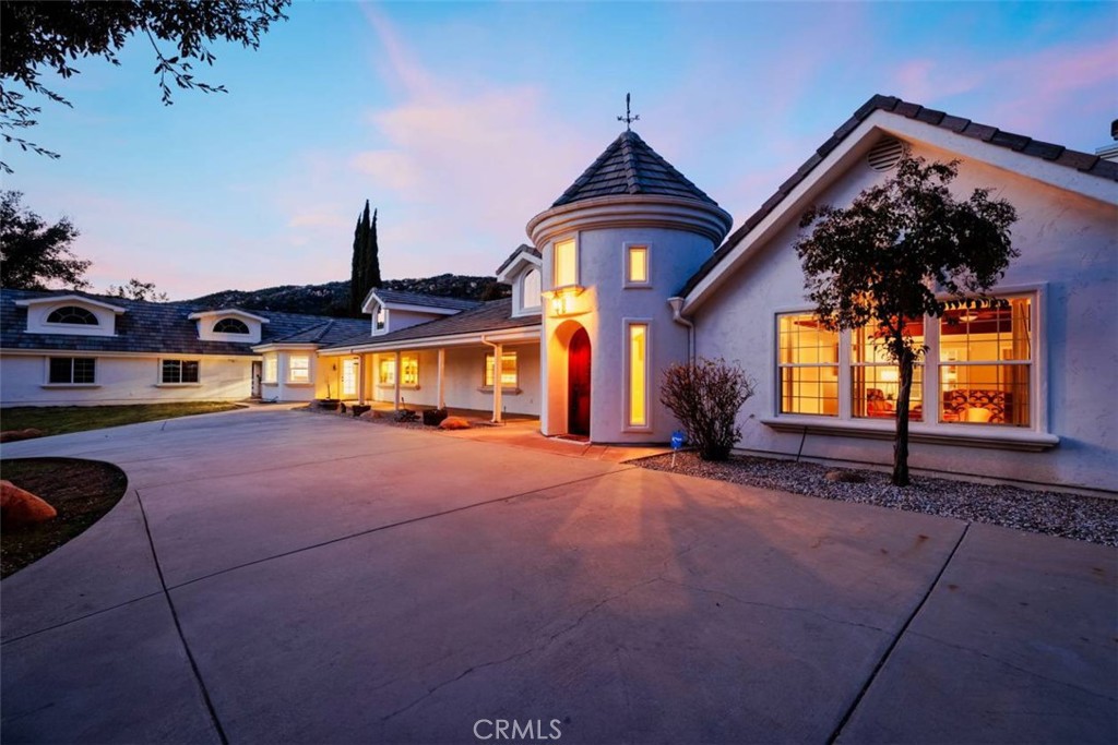 38151 Calle De Lobo