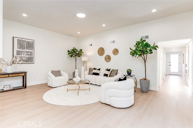 26 Seton, Irvine CA: https://media.crmls.org/medias/747e1b59-7c22-4bc9-9f8b-83c8a9b7b211.jpg