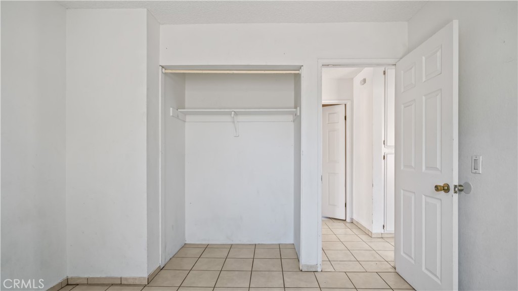 https://media.crmls.org/medias/747e2e67-d8c2-4cae-a197-5010e2f14d4c.jpg?preset=X-Large