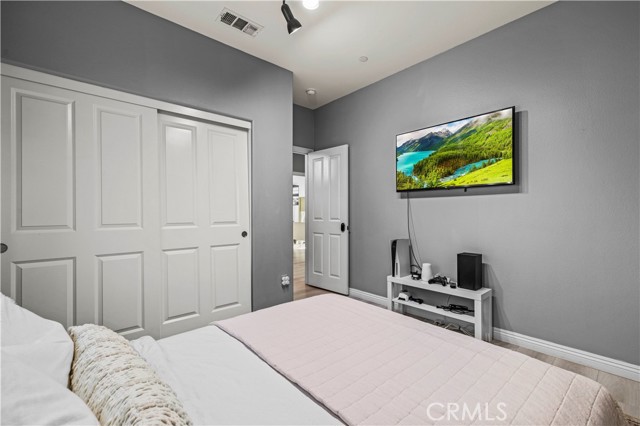 Detail Gallery Image 39 of 60 For 24106 Village Cir, Valencia,  CA 91354 - 4 Beds | 3 Baths