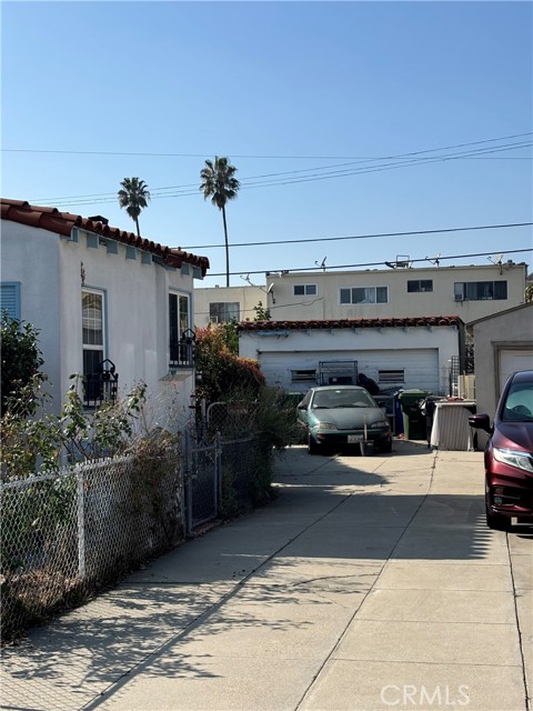 1045 N Alexandria Avenue, Los Angeles CA: https://media.crmls.org/medias/747ef56a-65e2-4678-99df-39ca87835d7e.jpg