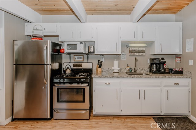 Detail Gallery Image 7 of 24 For 141 E Starr Dr, Big Bear City,  CA 92314 - 2 Beds | 1 Baths