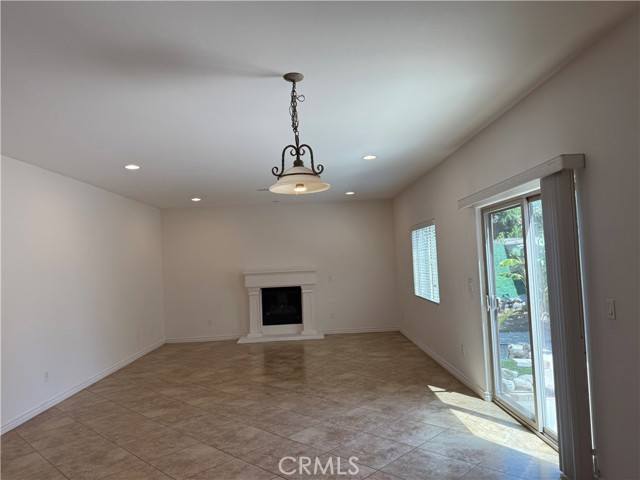 Detail Gallery Image 7 of 33 For 7532 Dashi Pl, Canoga Park,  CA 91304 - 4 Beds | 4 Baths