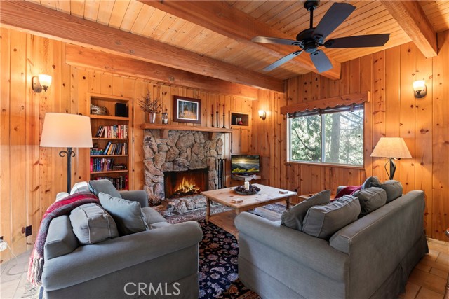 Detail Gallery Image 17 of 42 For 27169 Ironwood Ln, Lake Arrowhead,  CA 92352 - 3 Beds | 3/1 Baths