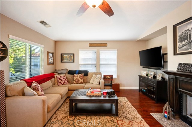 Detail Gallery Image 5 of 26 For 18024 Flynn Dr #5501,  Canyon Country,  CA 91387 - 2 Beds | 2 Baths